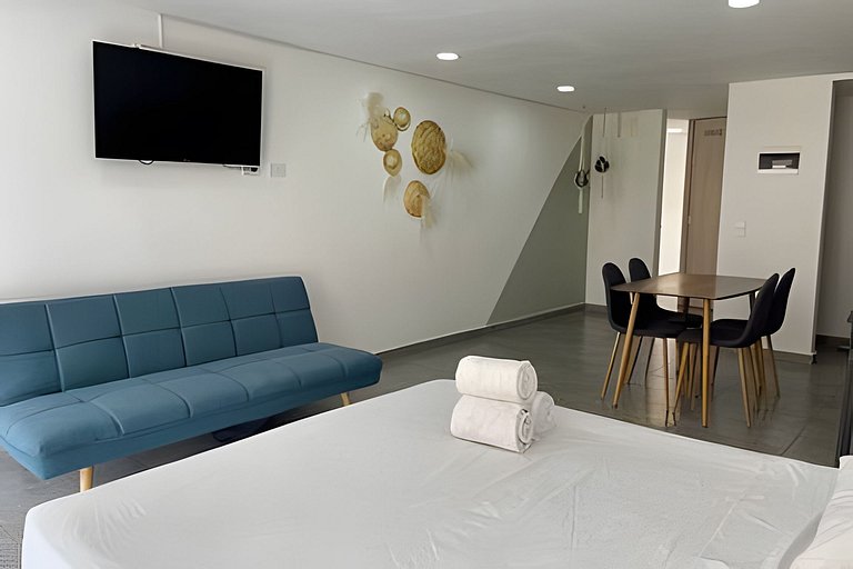 Cama queen y vista a la calle!