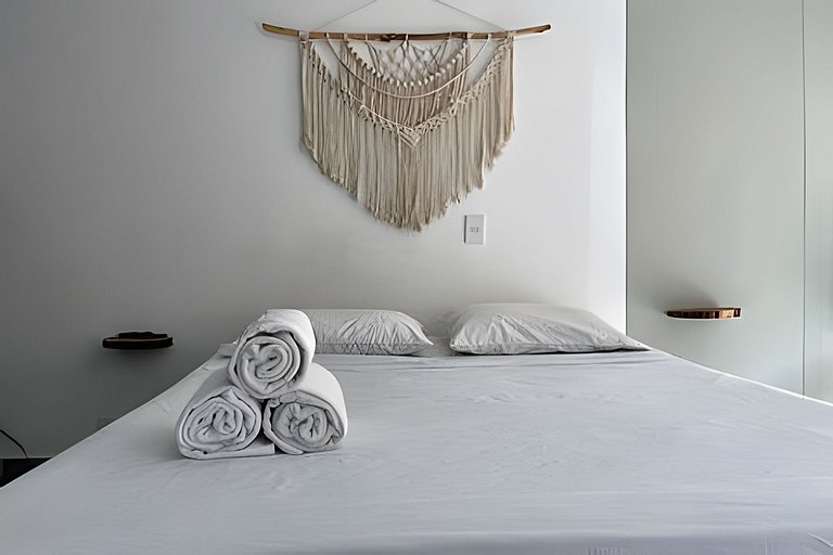 Cama queen y vista a la calle!