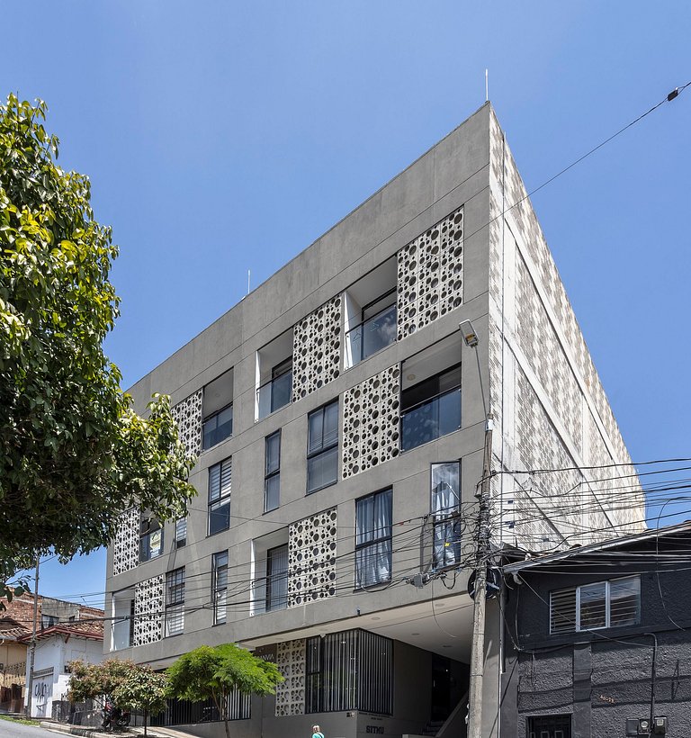 En el centro de Medellin / dos cuadras del Tranvía